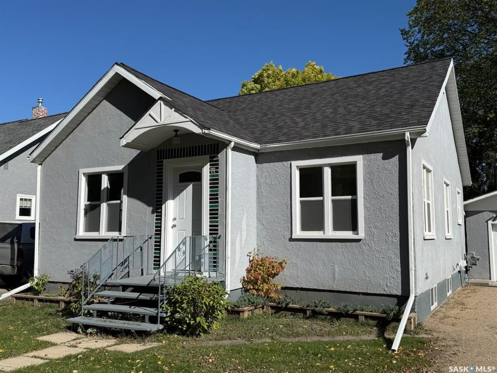 Second View of 77 Fourth Avenue N, Yorkton, Saskatchewan, S3N 1A4