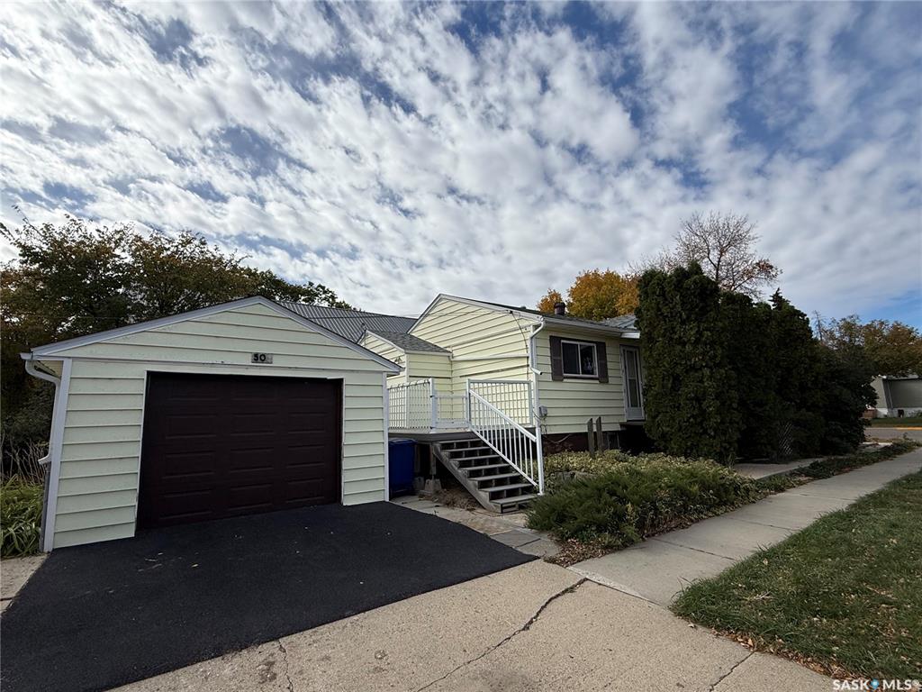 Second View of 301 5th Avenue W, Kindersley, Saskatchewan, S0L 1S0