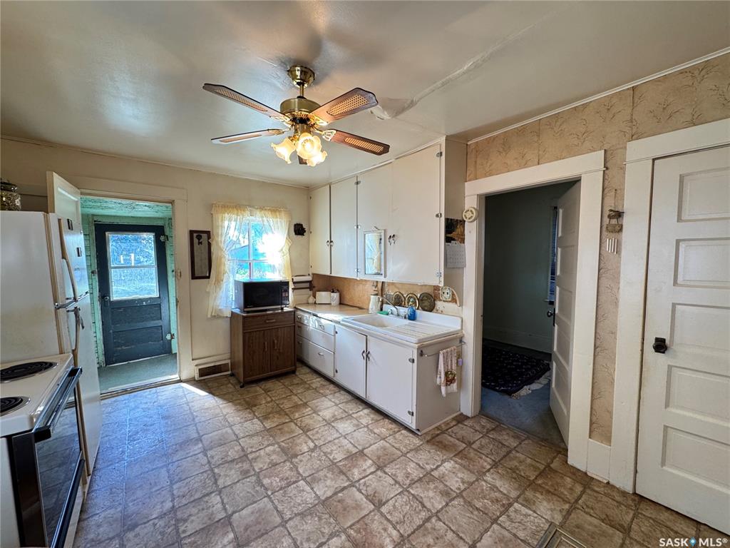 Fourth View of 414 4th Avenue E, Biggar, Saskatchewan, S0K 0M0