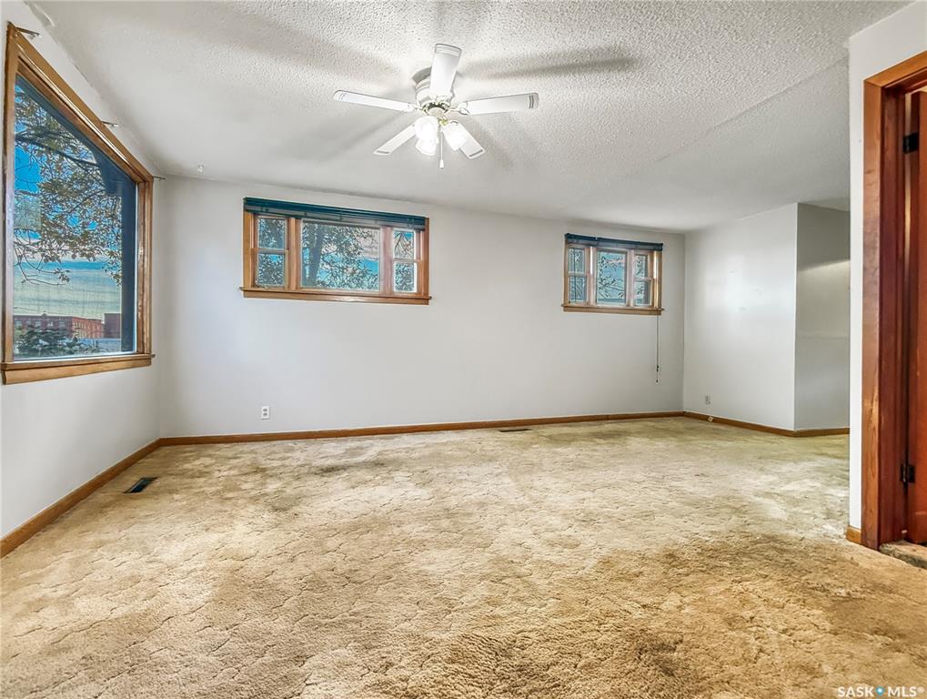 Fifth View of 206 6th Avenue Nw, North West, Swift Current, Saskatchewan, S9H 0X8