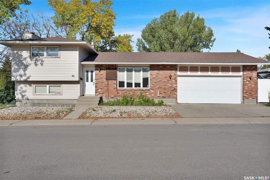 Main View of 98 Alport Crescent, Uplands, Regina, Saskatchewan, S4R 7Y6