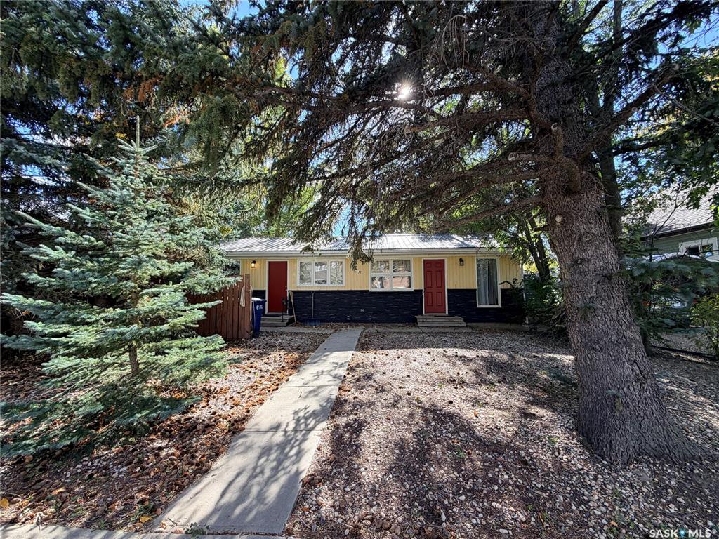 Second View of 225 5th Avenue W, Assiniboia, Saskatchewan, S0H 0B0
