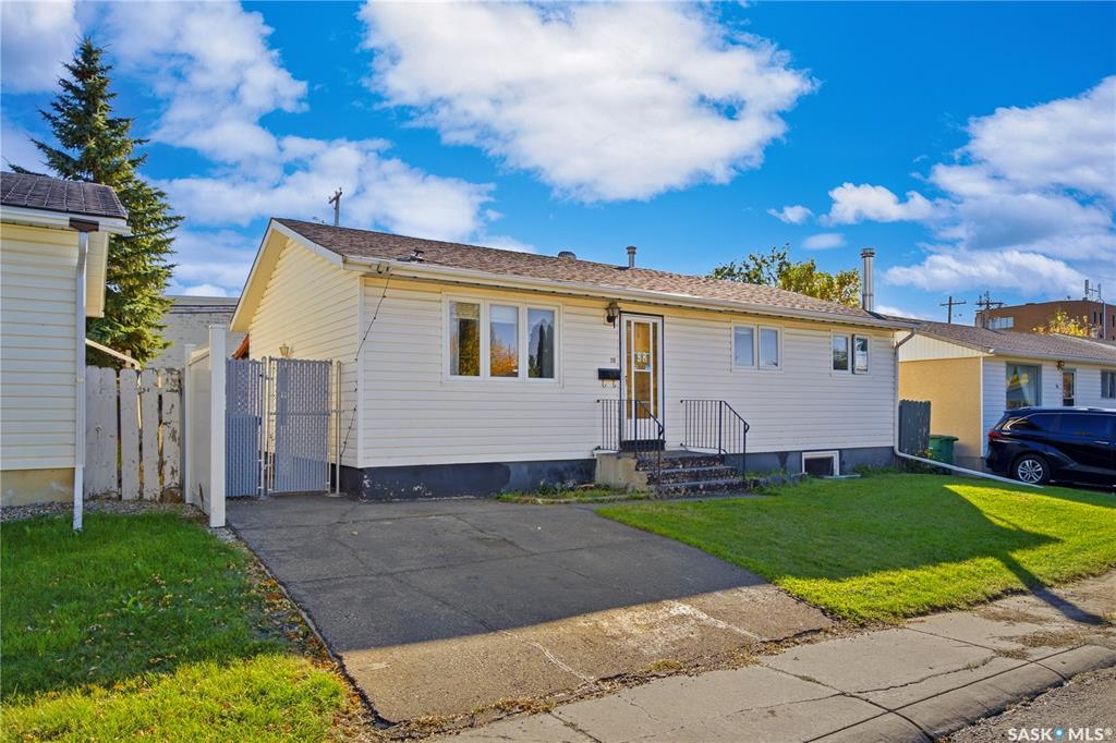 Second View of 98 Ramsay Court, West College Park, Saskatoon, Saskatchewan, S7H 4H2