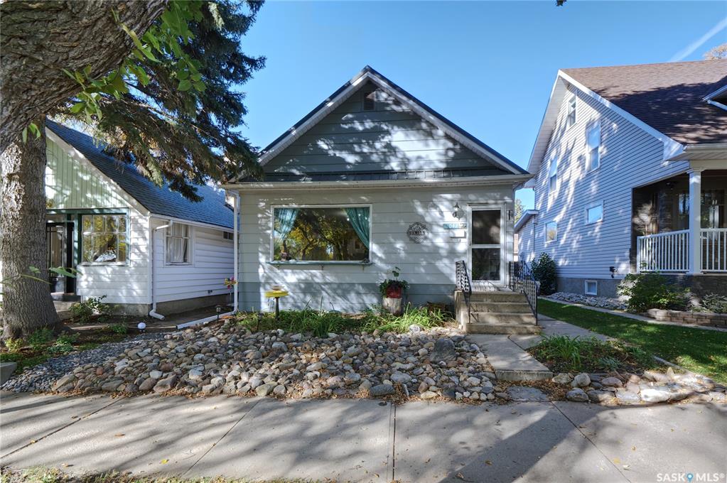 MLS® listing #SK050441 for sale located at 1042 Algoma Avenue