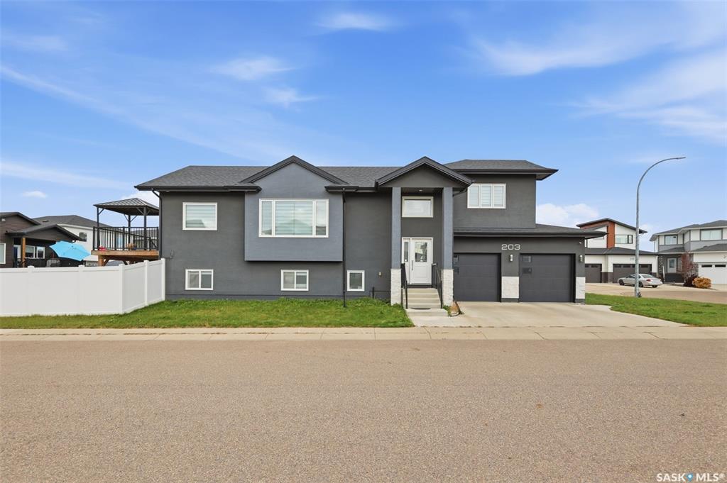 203 Burgess Bay, SK050465, Saskatchewan,