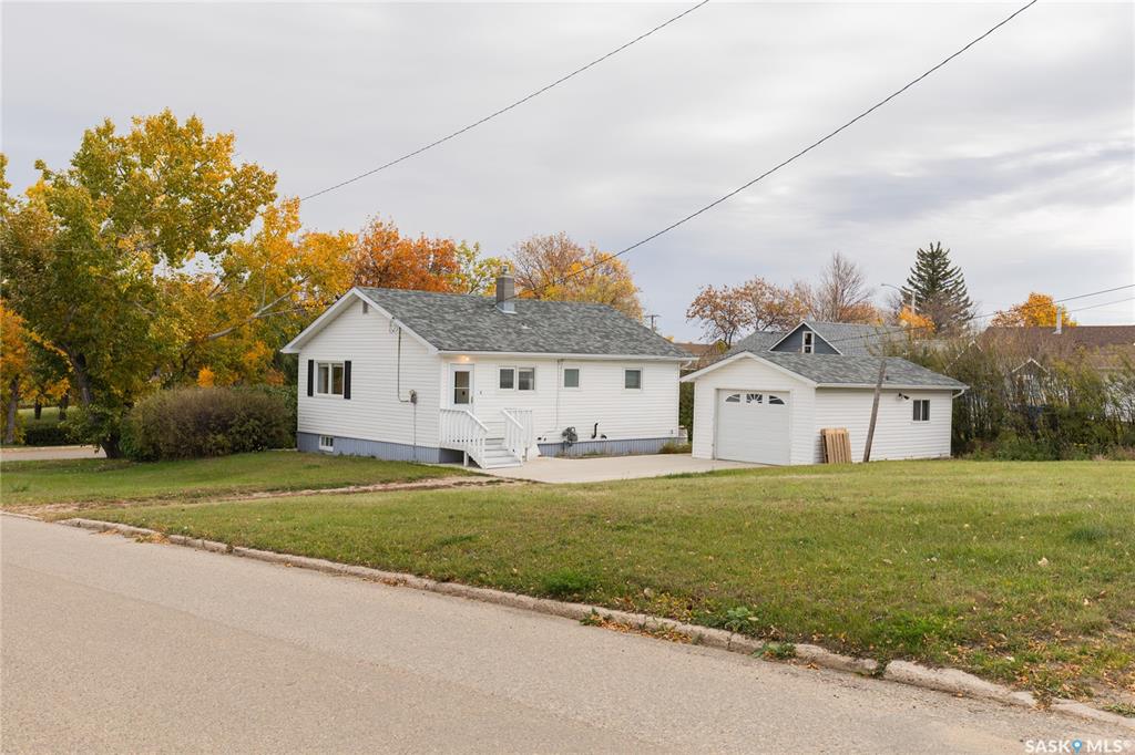 Second View of 247 Manitoba Avenue, Kerrobert, Saskatchewan, S0L 1R0