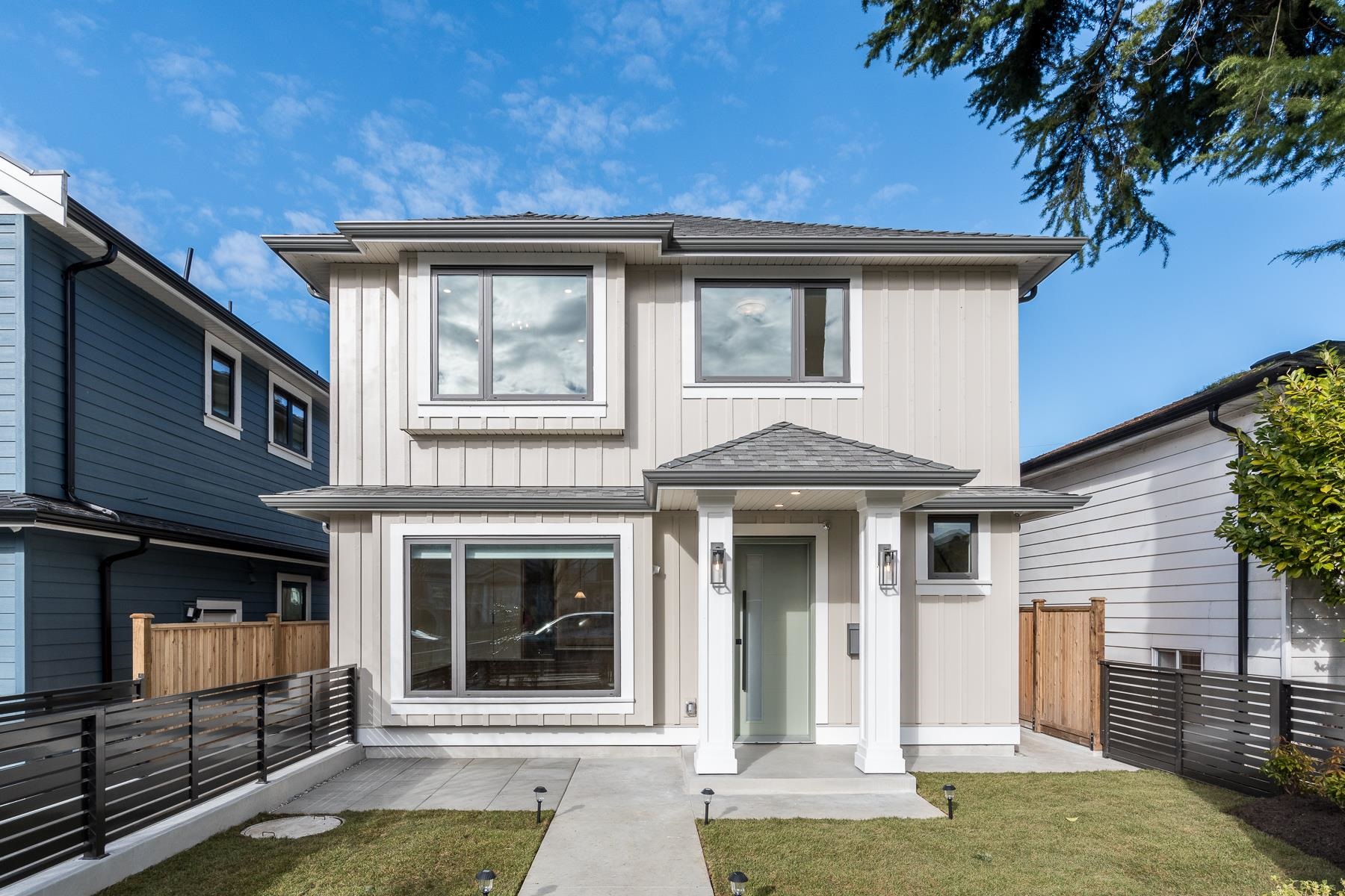 2 3133 19TH AVENUE, R2973990, BC,