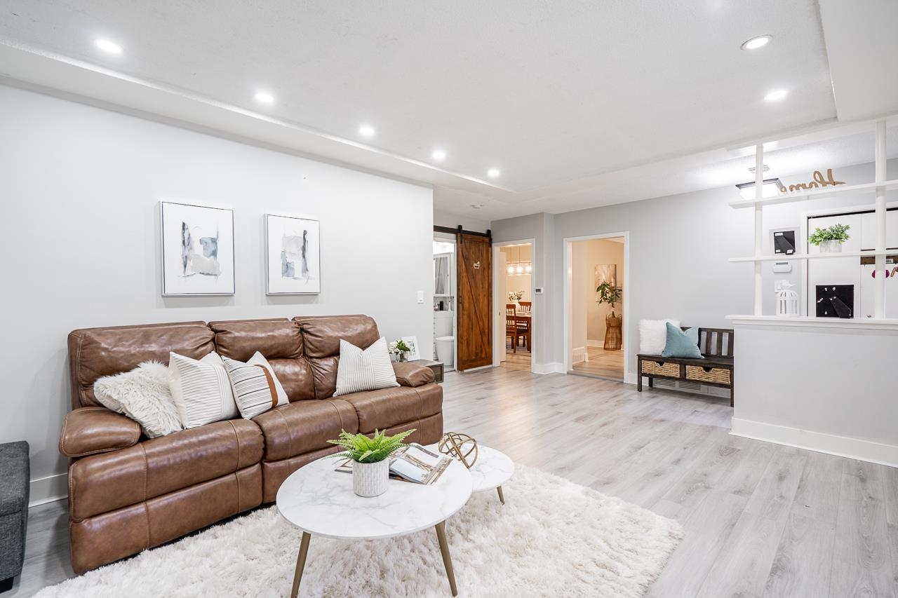 1050 COMO LAKE AVENUE, Coquitlam BC V3J 3N8, R2975807, BC,