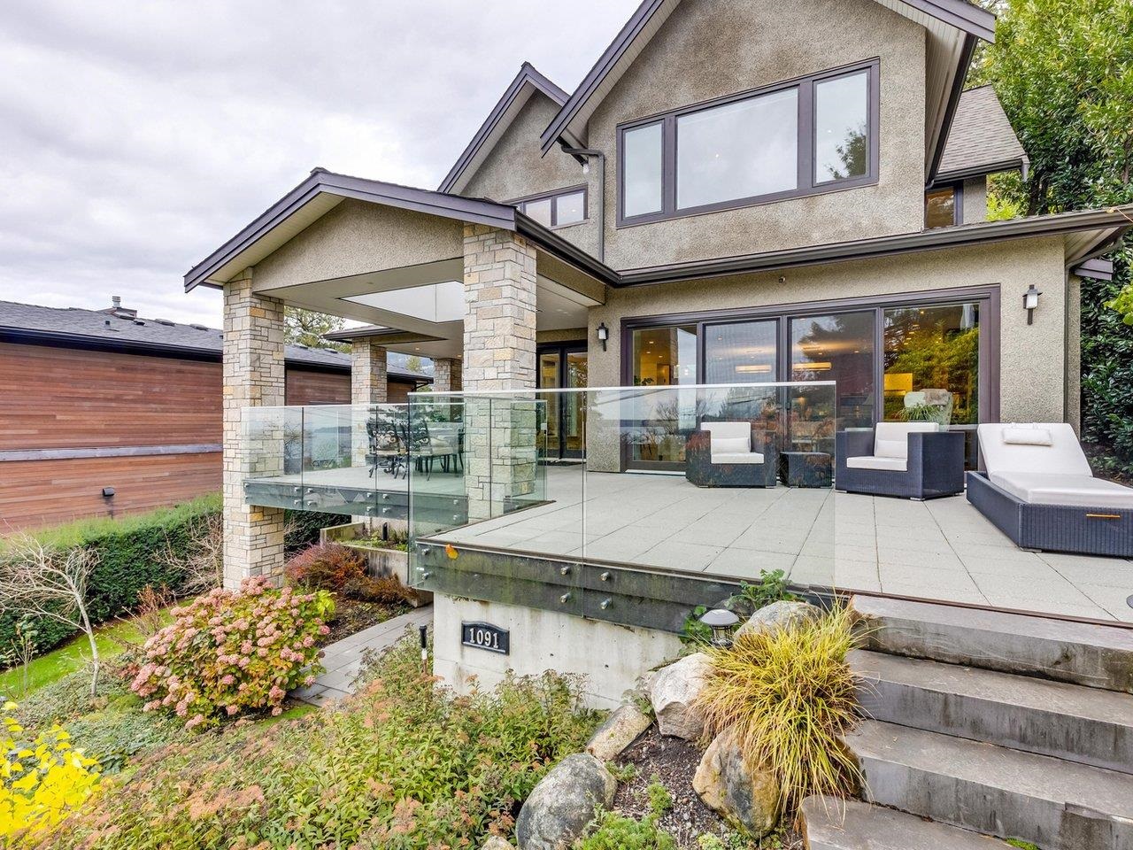 1091 ESQUIMALT AVENUE, West Vancouver BC V7T 1J9, R2976090, BC,