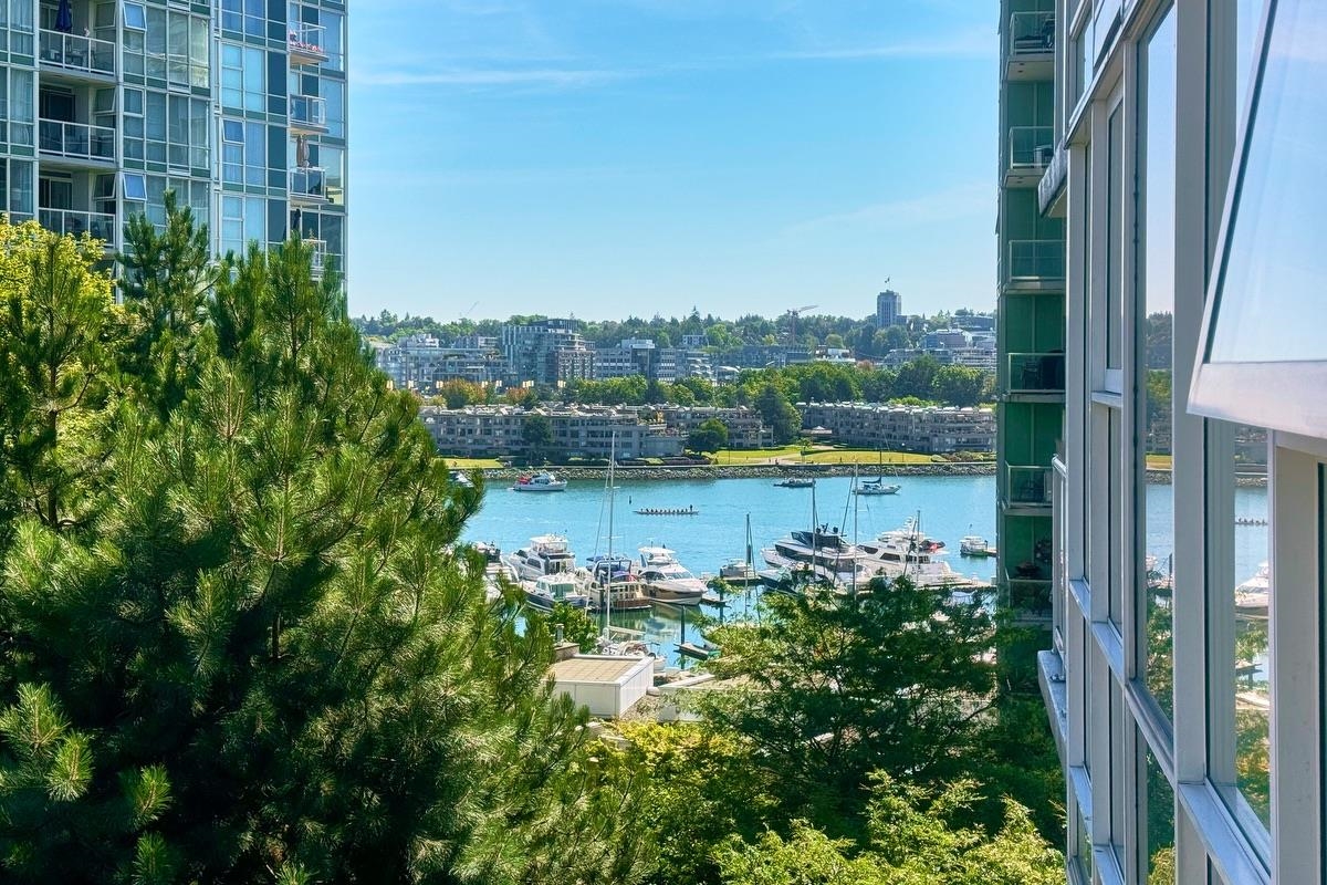 906 193 AQUARIUS MEWS, R2980392, BC,