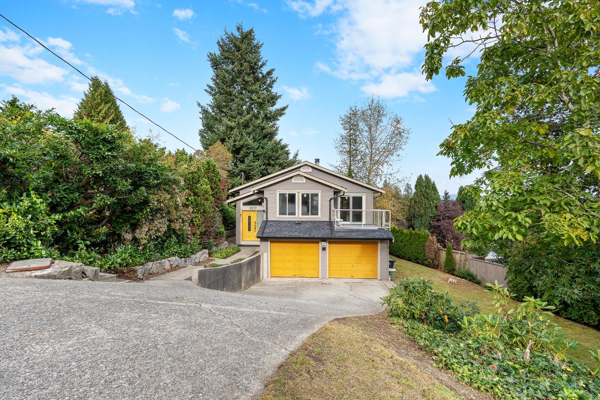 2217 HILLSIDE AVENUE, Coquitlam BC V3K 1L3, R2990116, BC,