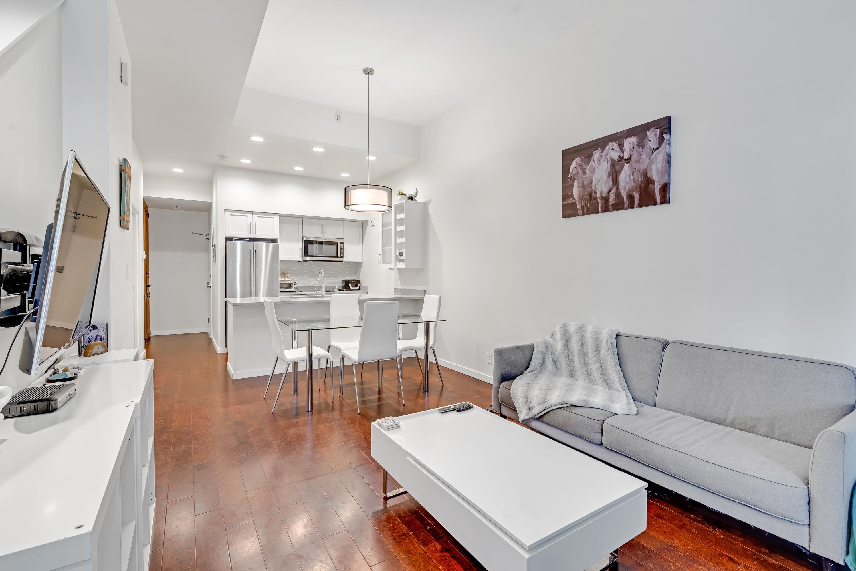 102 REGIMENT SQUARE, Vancouver BC V6B 1W1, R2990268, BC,