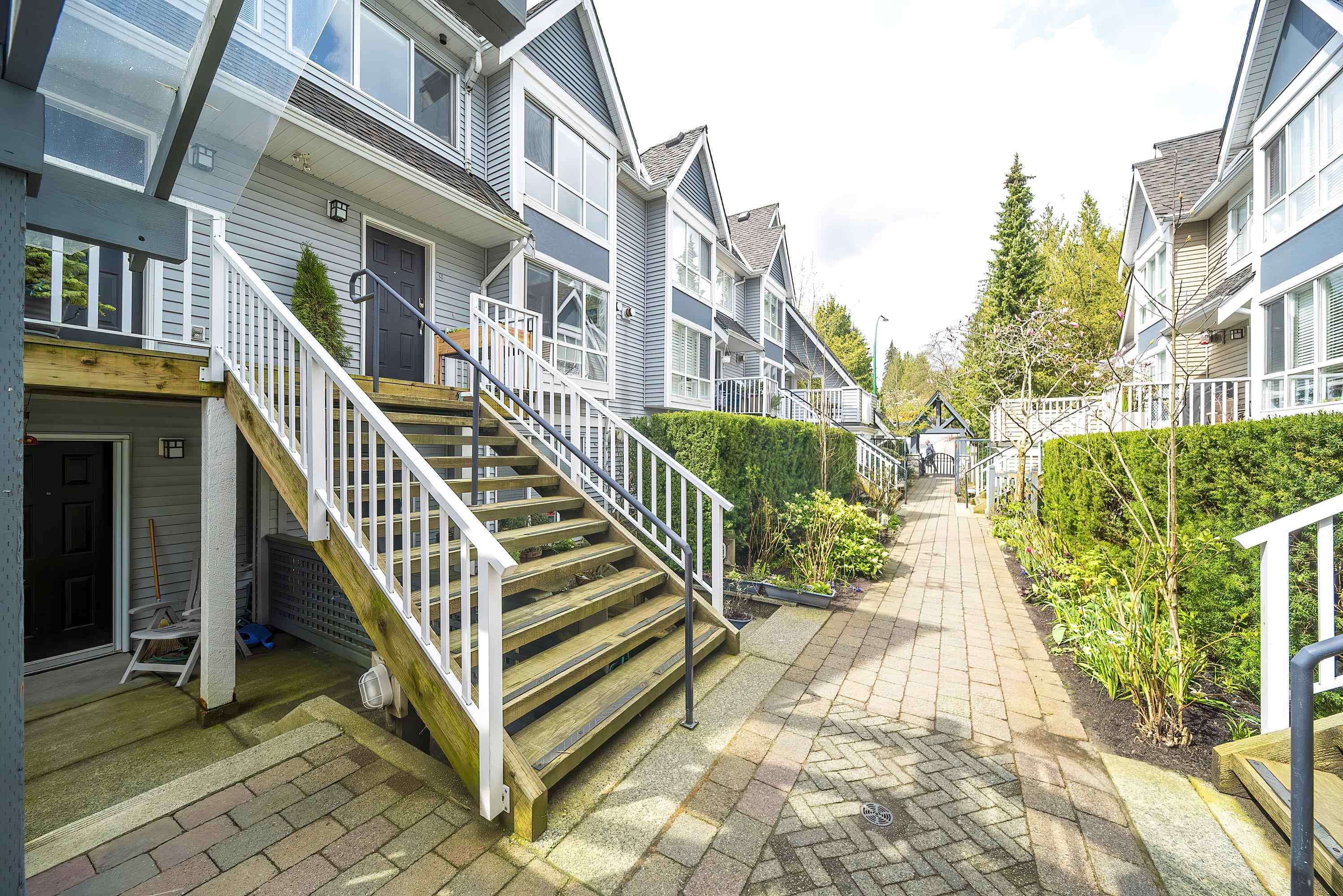 15 1015 LYNN VALLEY ROAD, R2990593, BC,