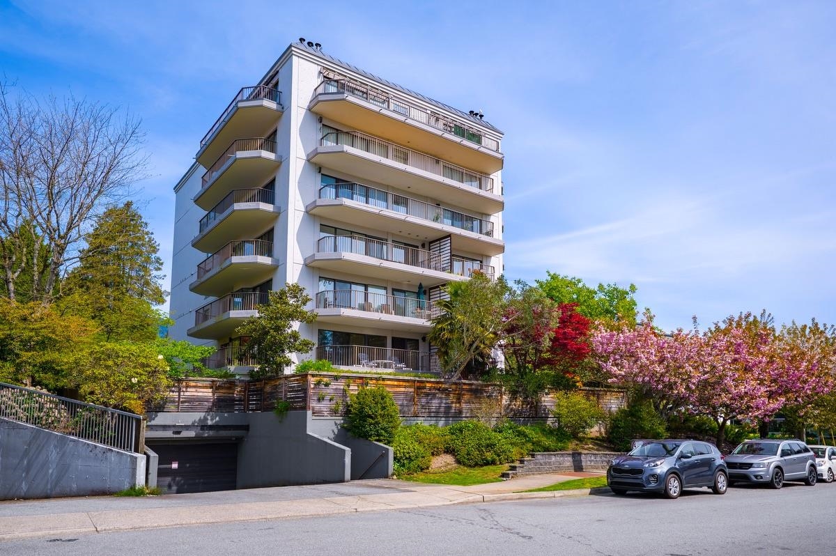 401 747 17TH STREET, R2995653, BC,