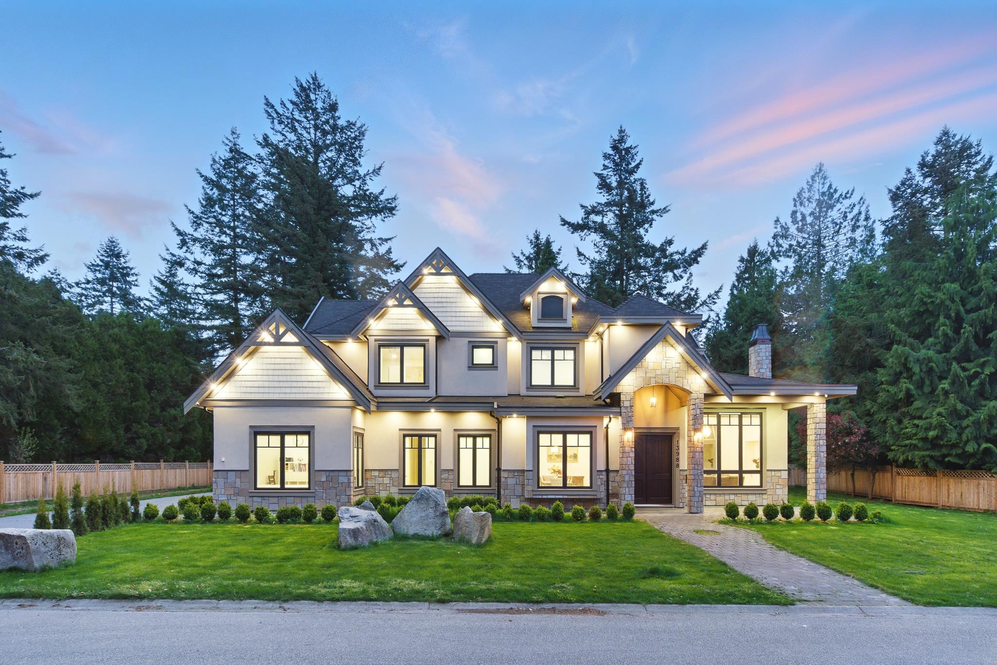13988 20A AVENUE, Surrey BC V4A 4H5, R2995682, BC,