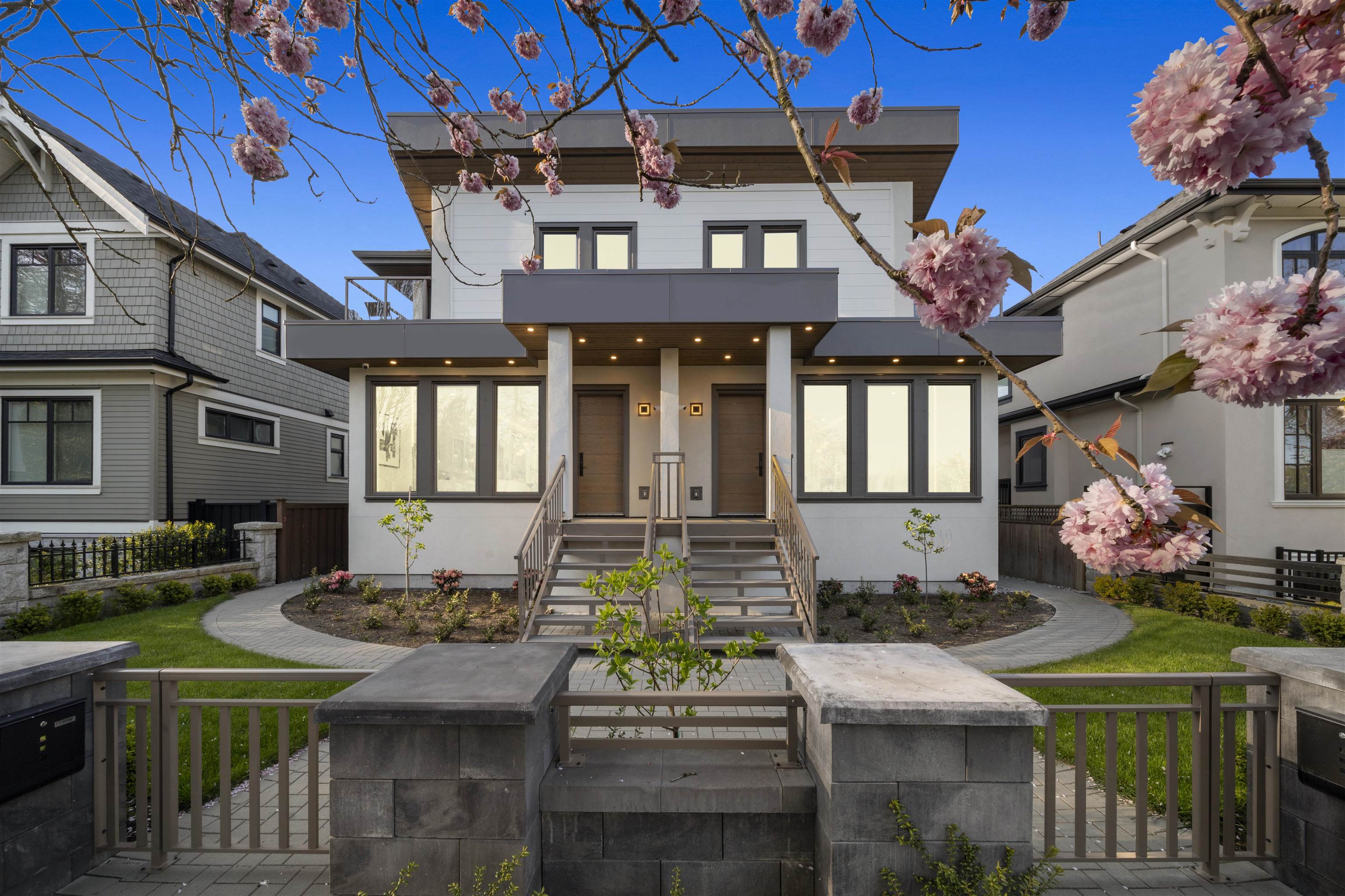 2455 W 10TH AVENUE, Vancouver BC V6K 2J4, R2999461, BC,
