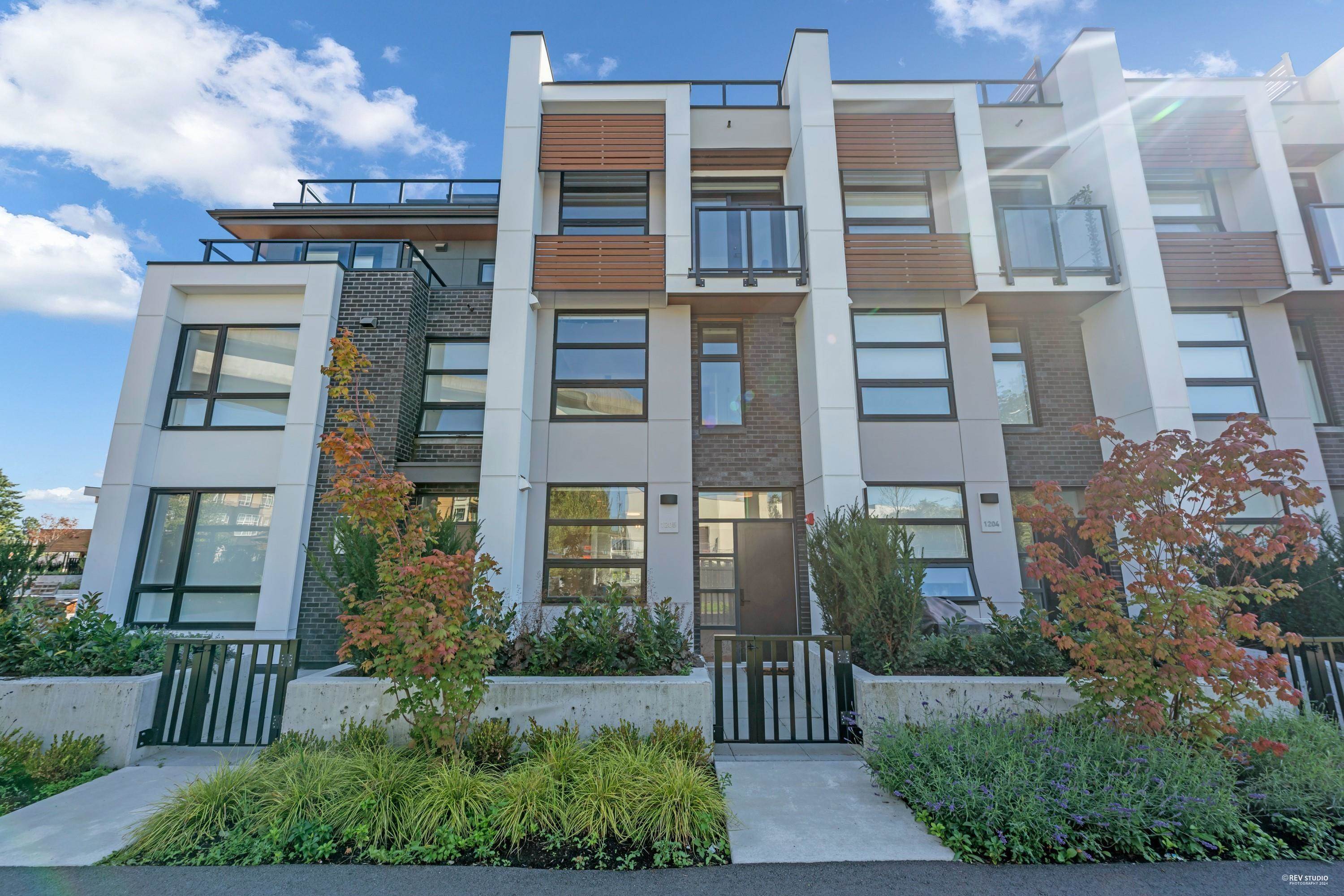 614 6085 IRMIN STREET, R3001364, BC,