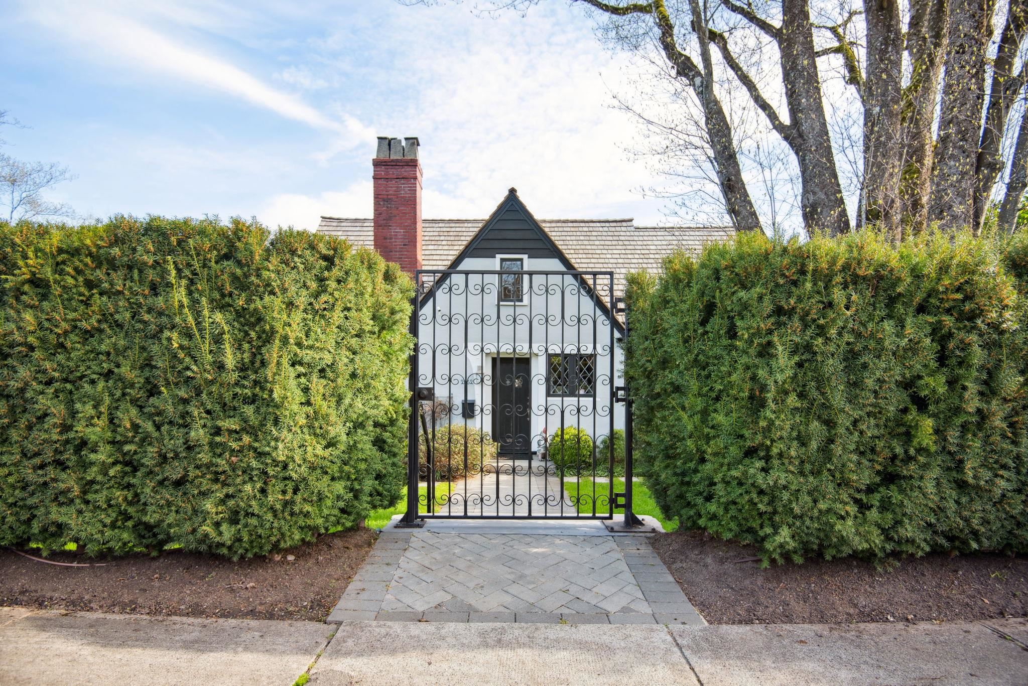 2562 WALLACE CRESCENT, Vancouver BC V6R 3V4, R3004869, BC,