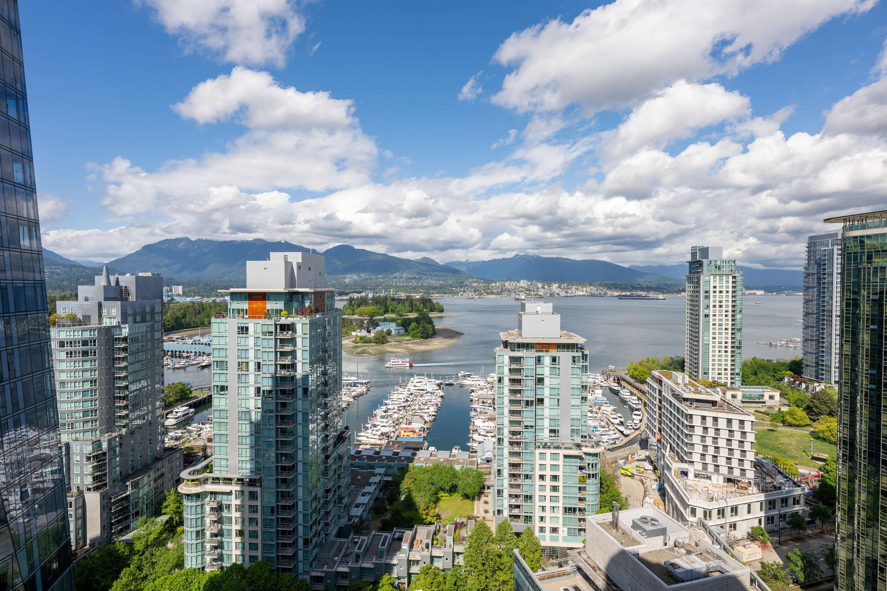 2002 1415 GEORGIA STREET, R3005482, BC,