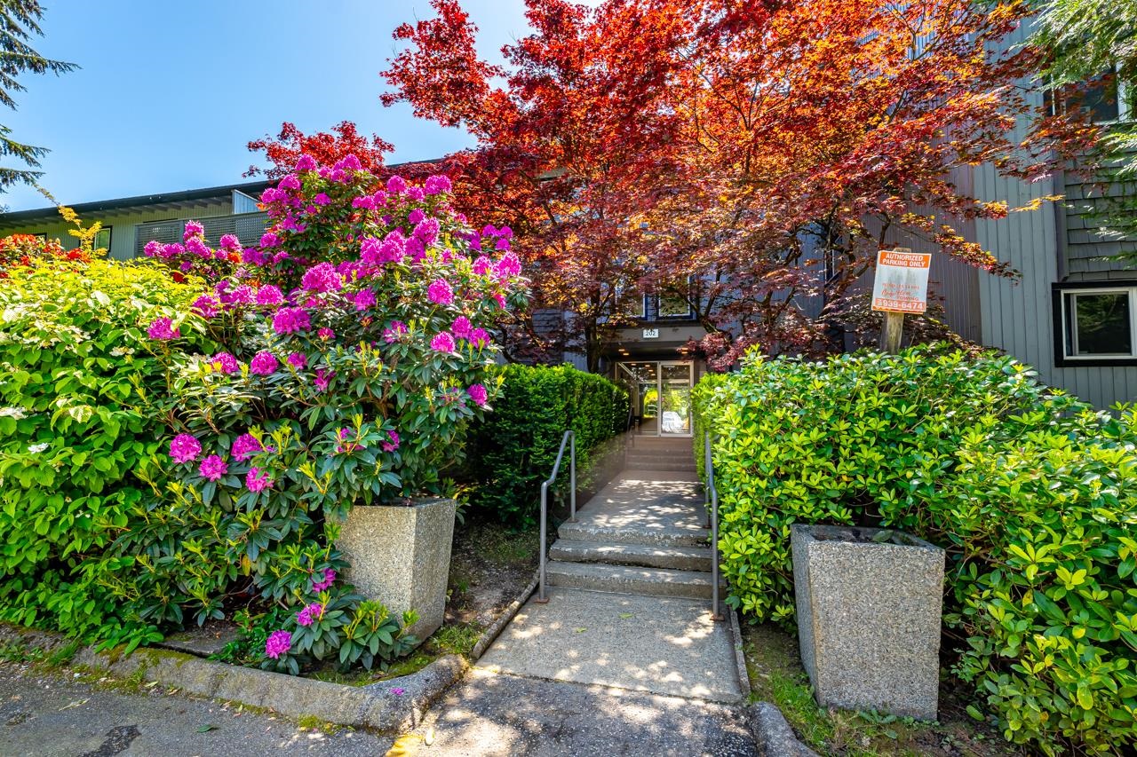 229 202 WESTHILL PLACE, R3007456, BC,
