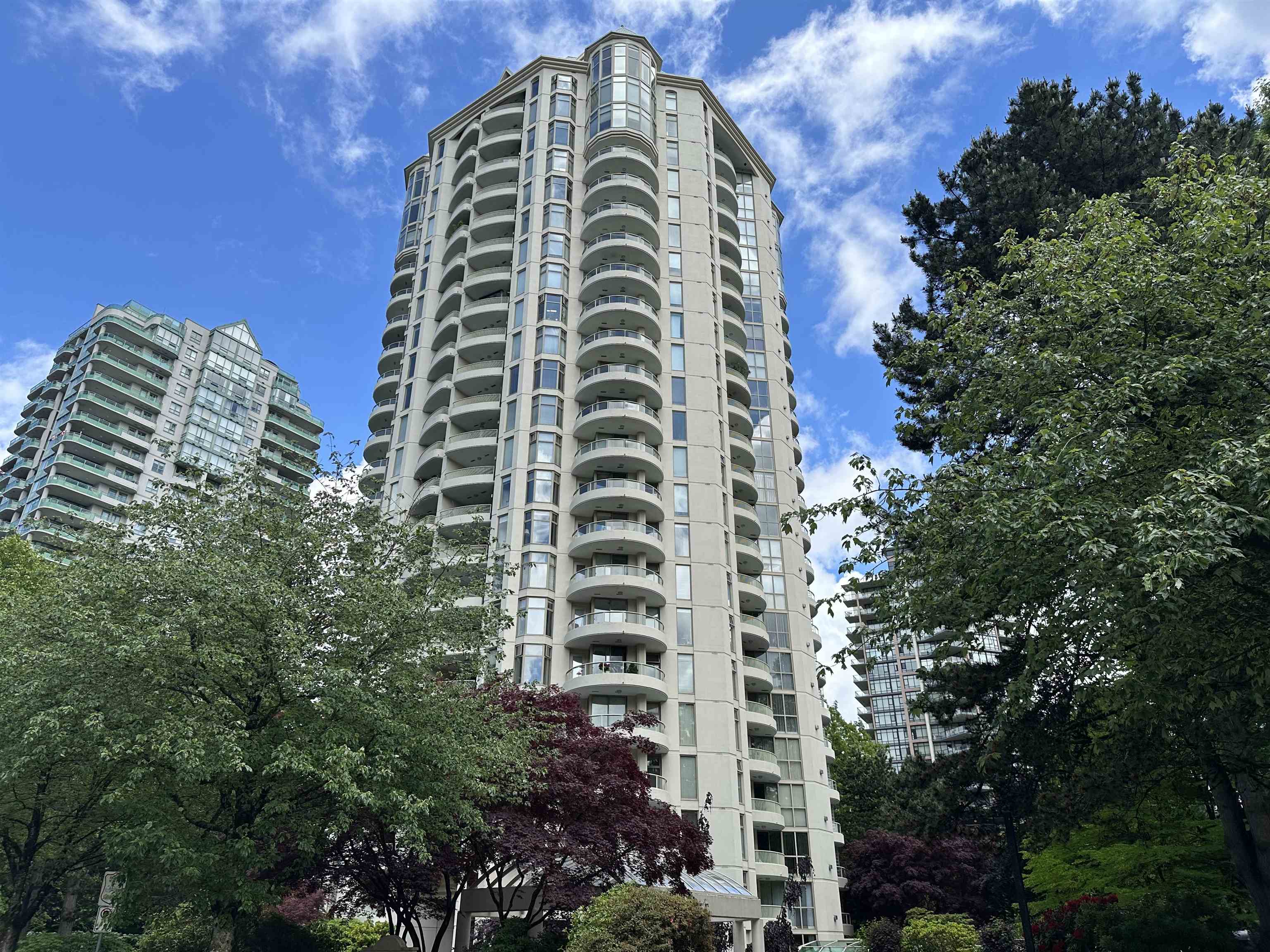 201 6188 PATTERSON AVENUE, R3008727, BC,