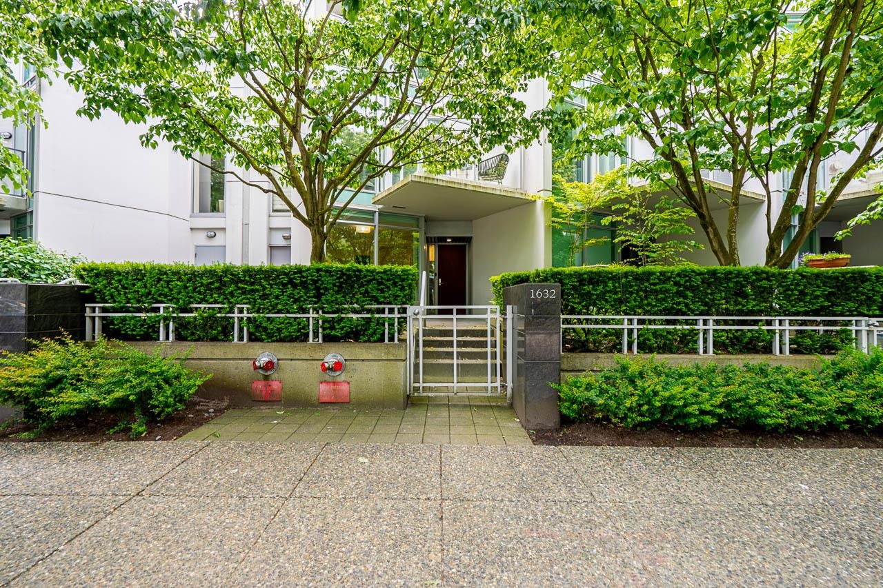 TH9 1650 BAYSHORE DRIVE, R3010247, BC,