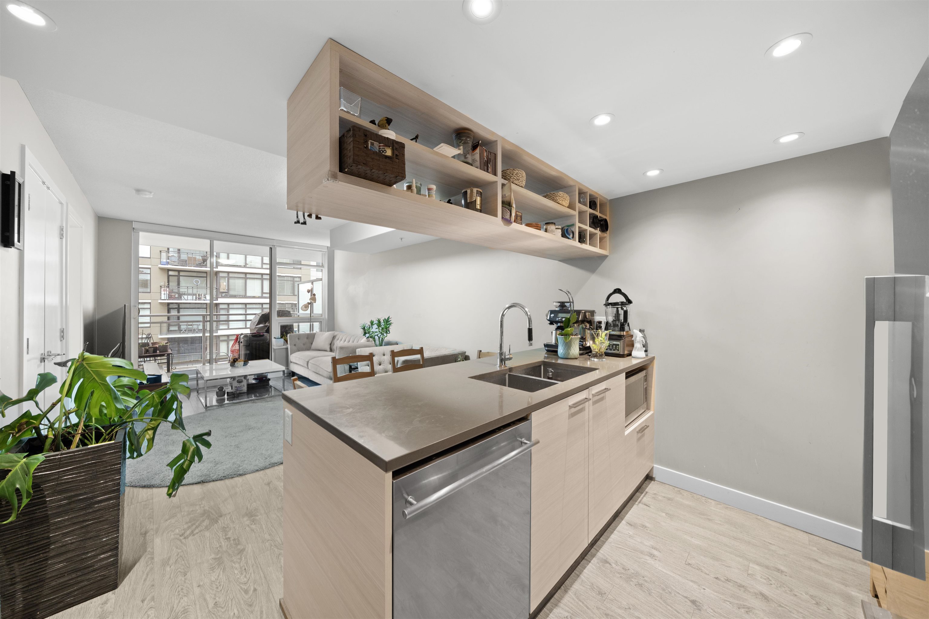 813 6188 NO. 3 ROAD, R3016657, BC,