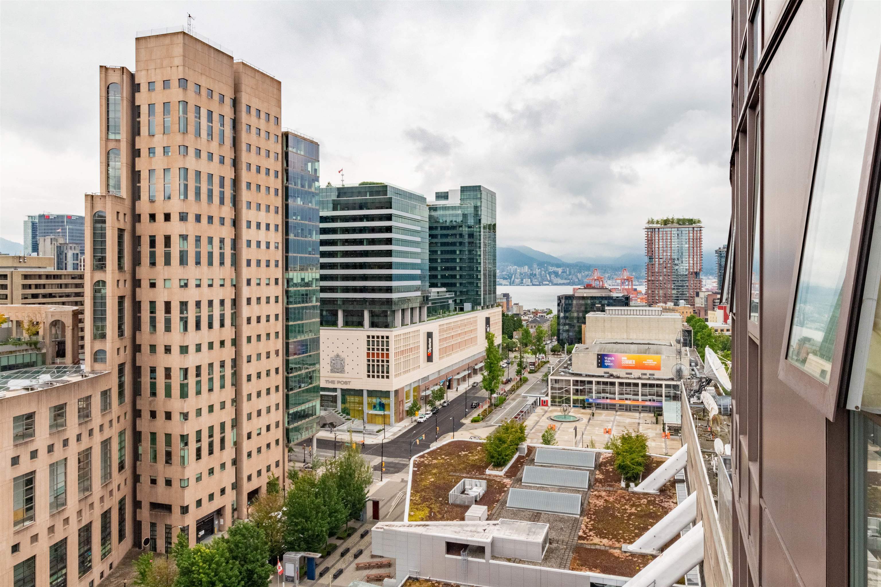 2201 233 ROBSON STREET, R3017541, BC,