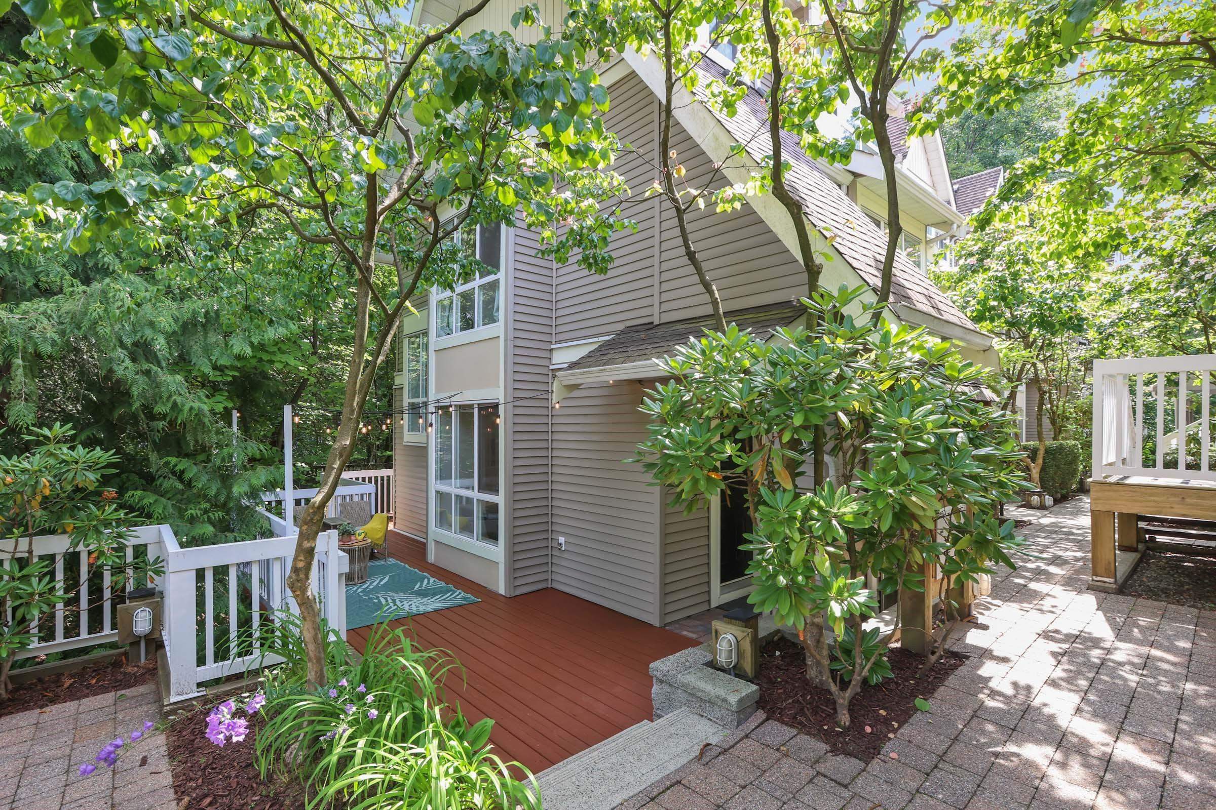 2 1075 LYNN VALLEY ROAD, R3018199, BC,