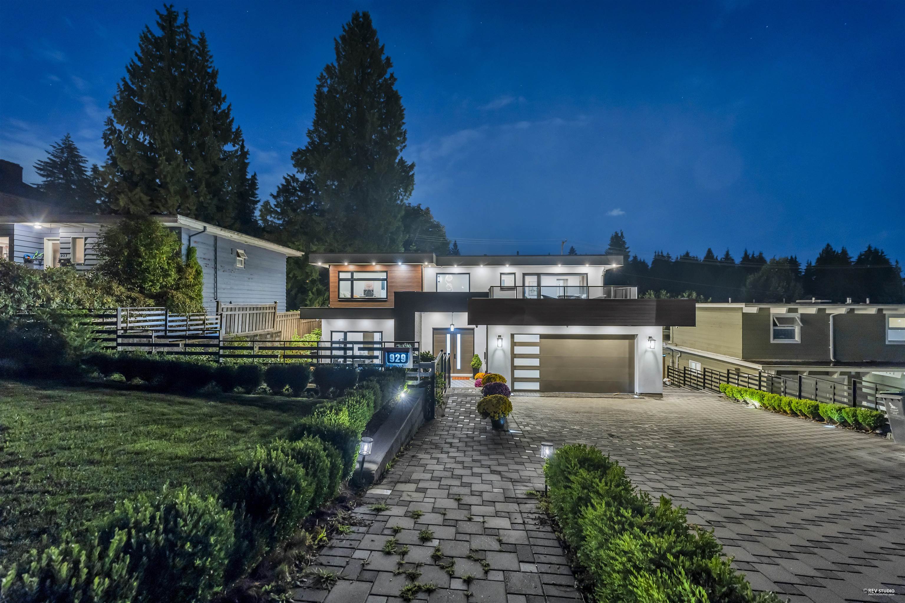 929 CANYON BOULEVARD, North Vancouver BC V7R 2J9, R3019186, BC,