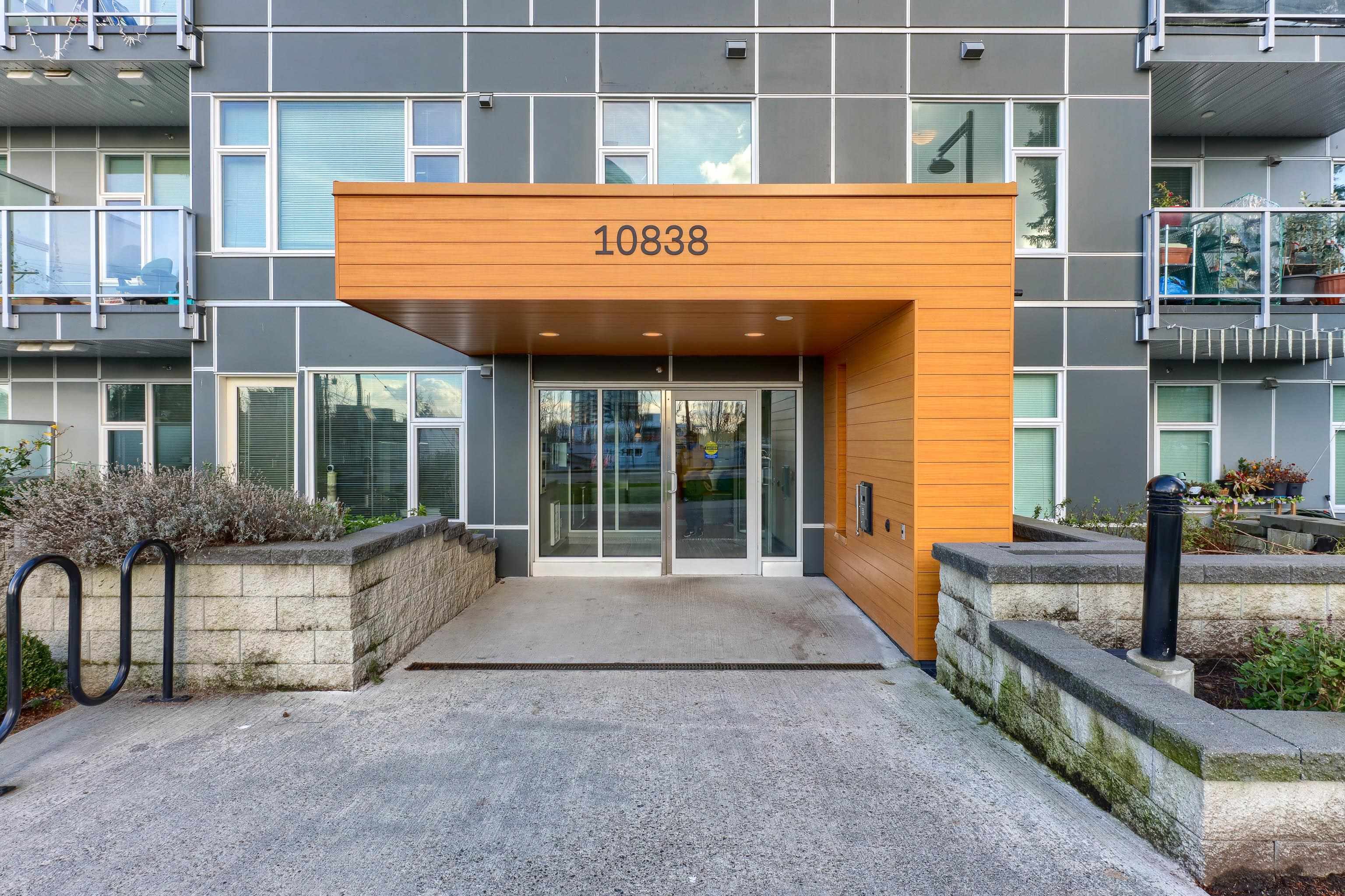 301 10838 WHALLEY BOULEVARD, Surrey BC V3R 0G8, R3019484, BC,
