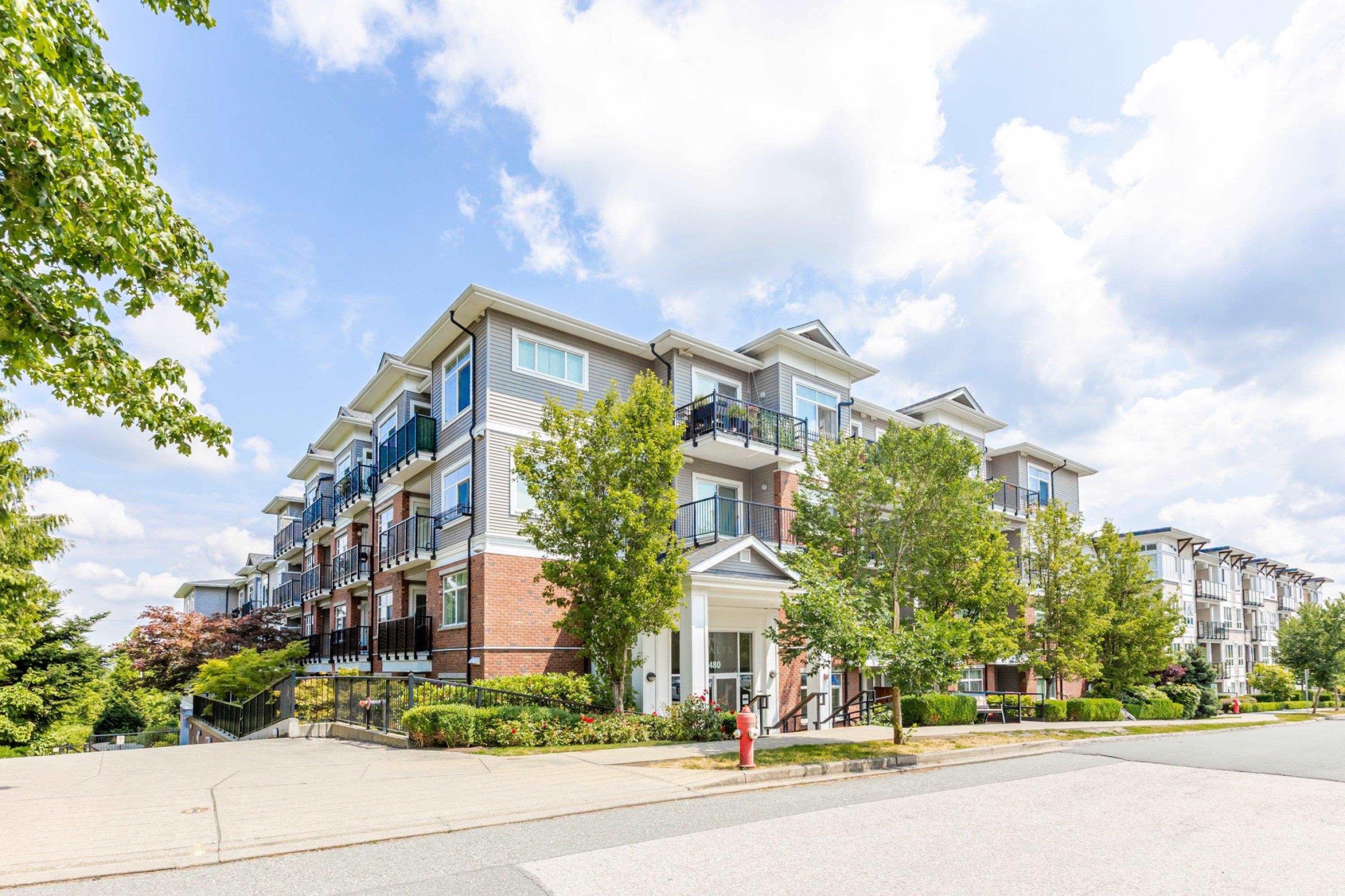 304 6480 195A STREET, R3019725, BC,