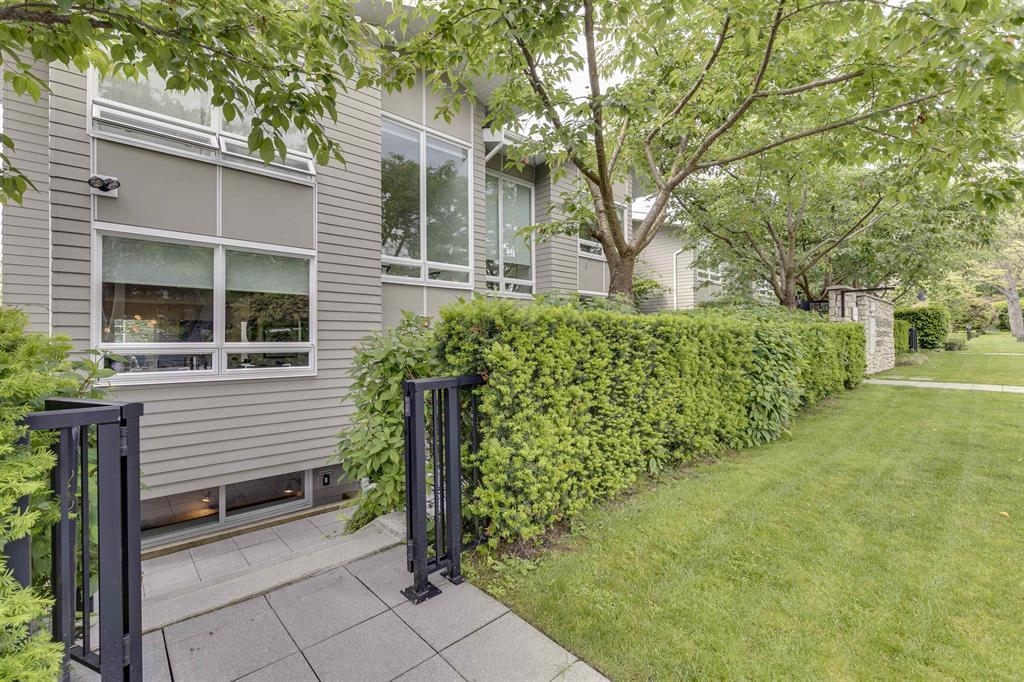 4 265 8TH STREET, R3019775, BC,