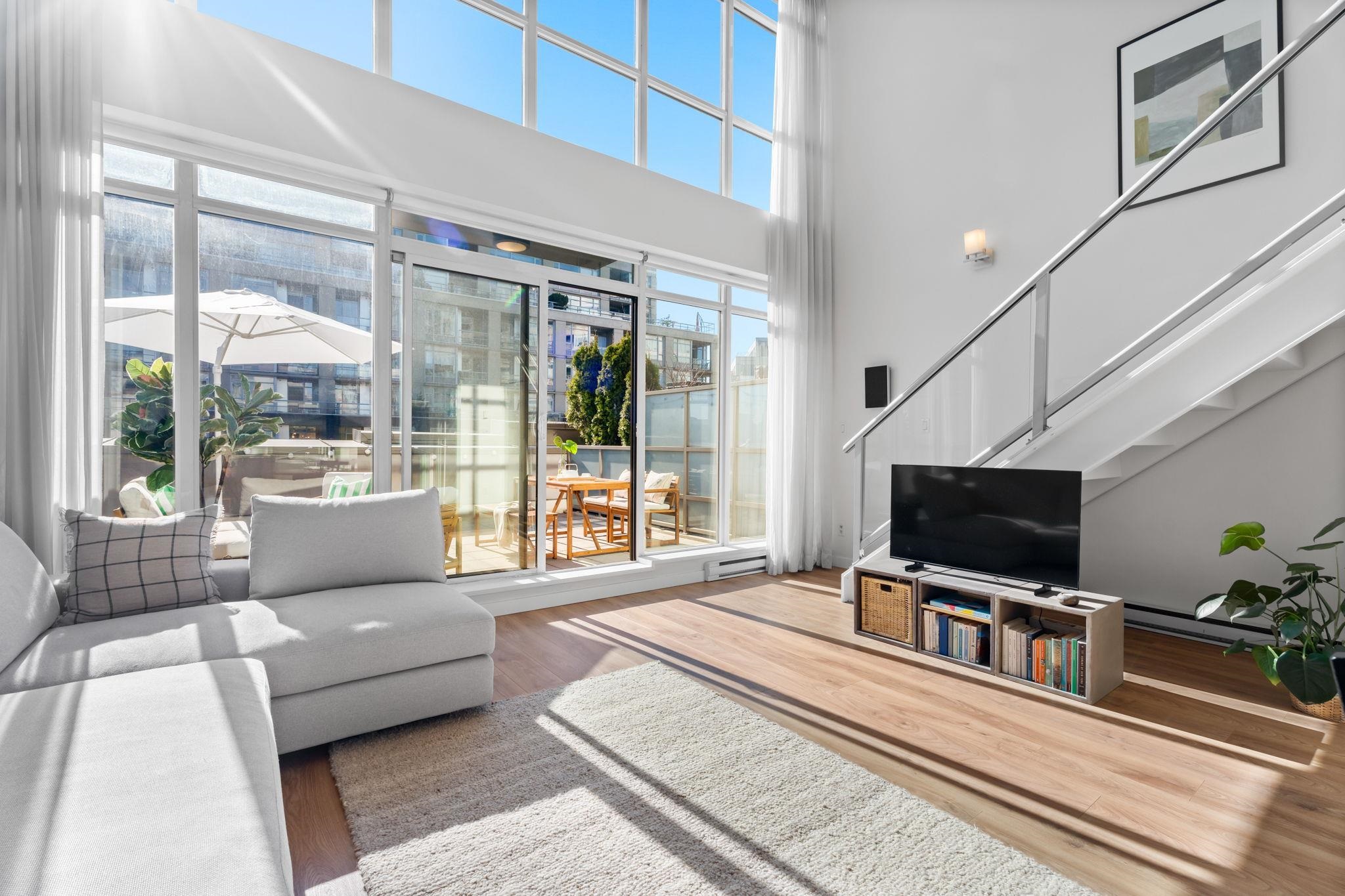 310 429 2ND AVENUE, R3019808, BC,