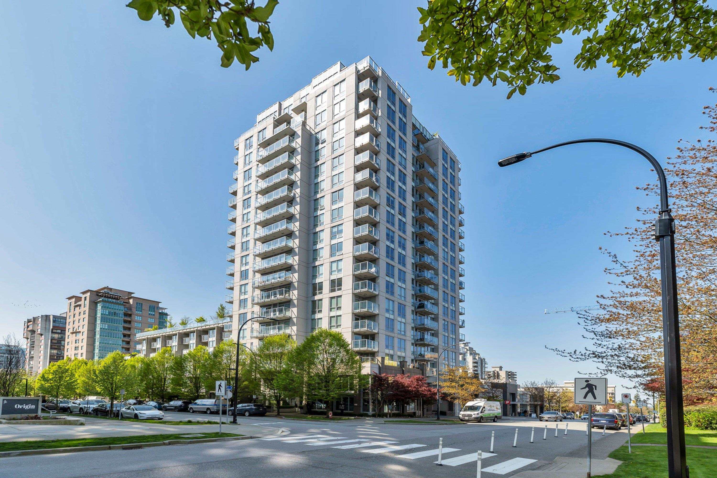 704 135 17TH STREET, R3019981, BC,