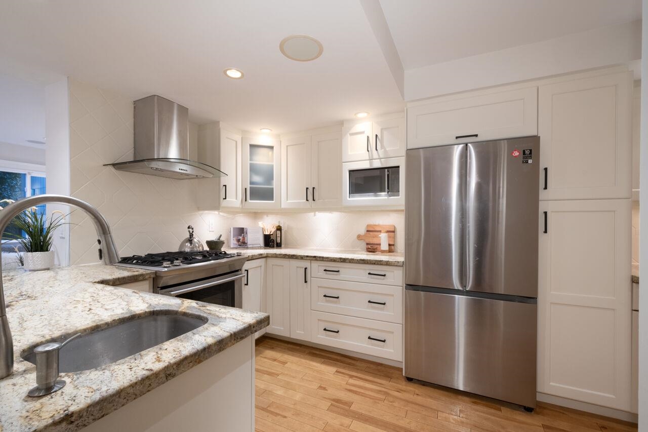 2034 DEEP COVE CRESCENT, North Vancouver BC V7G 1T2, R3021462, BC,