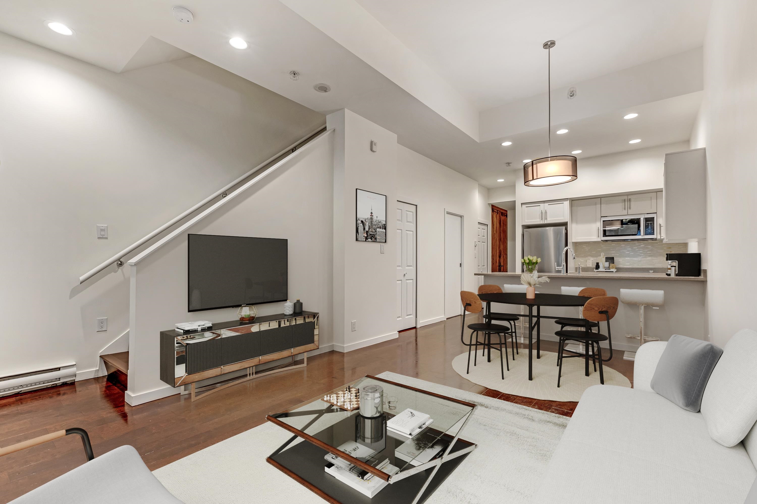 102 REGIMENT SQUARE, Vancouver BC V6B 1W1, R3022103, BC,
