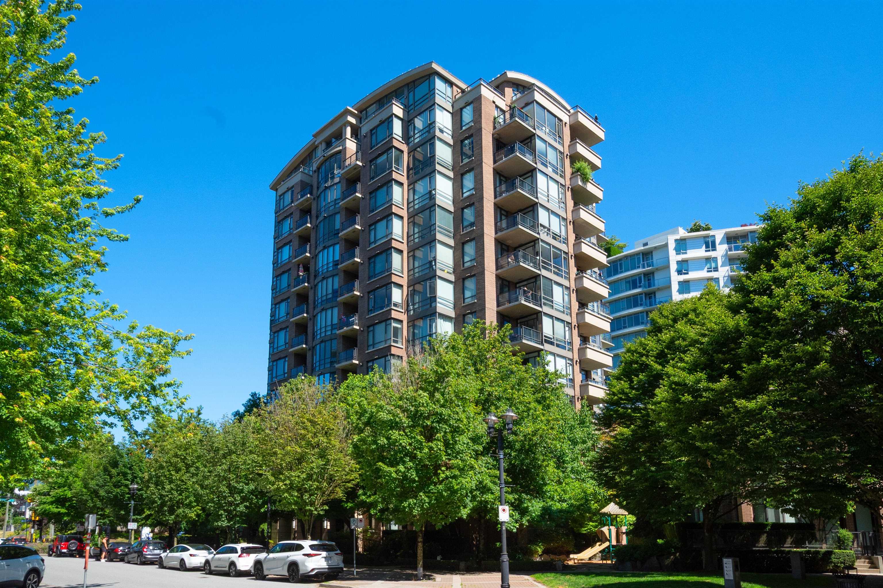 314 170 1ST STREET, R3022132, BC,