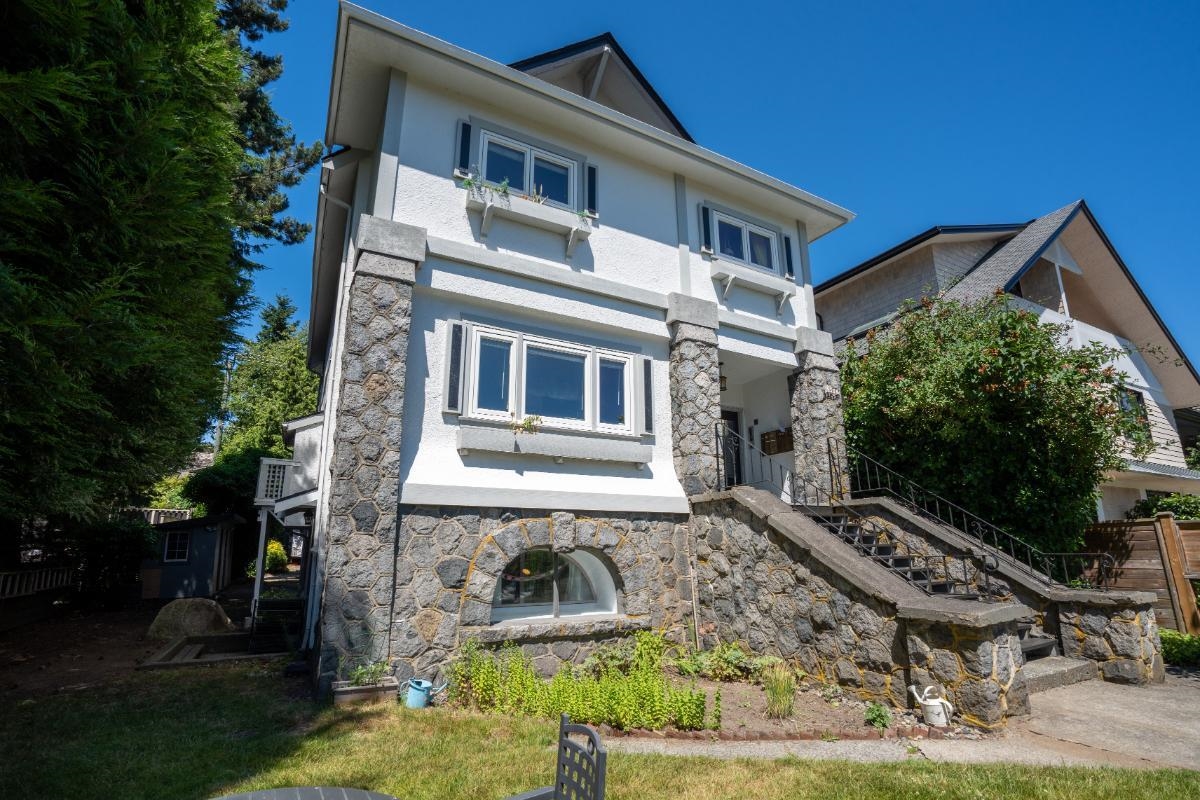 2575 W 3RD AVENUE, Vancouver BC V6K 1M2, R3022596, BC,