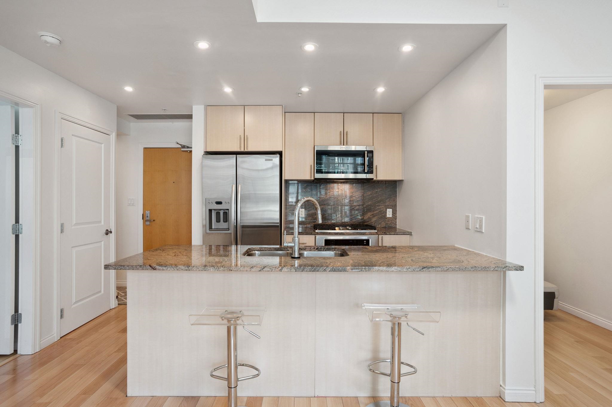 807 1211 MELVILLE STREET, R3022597, BC,