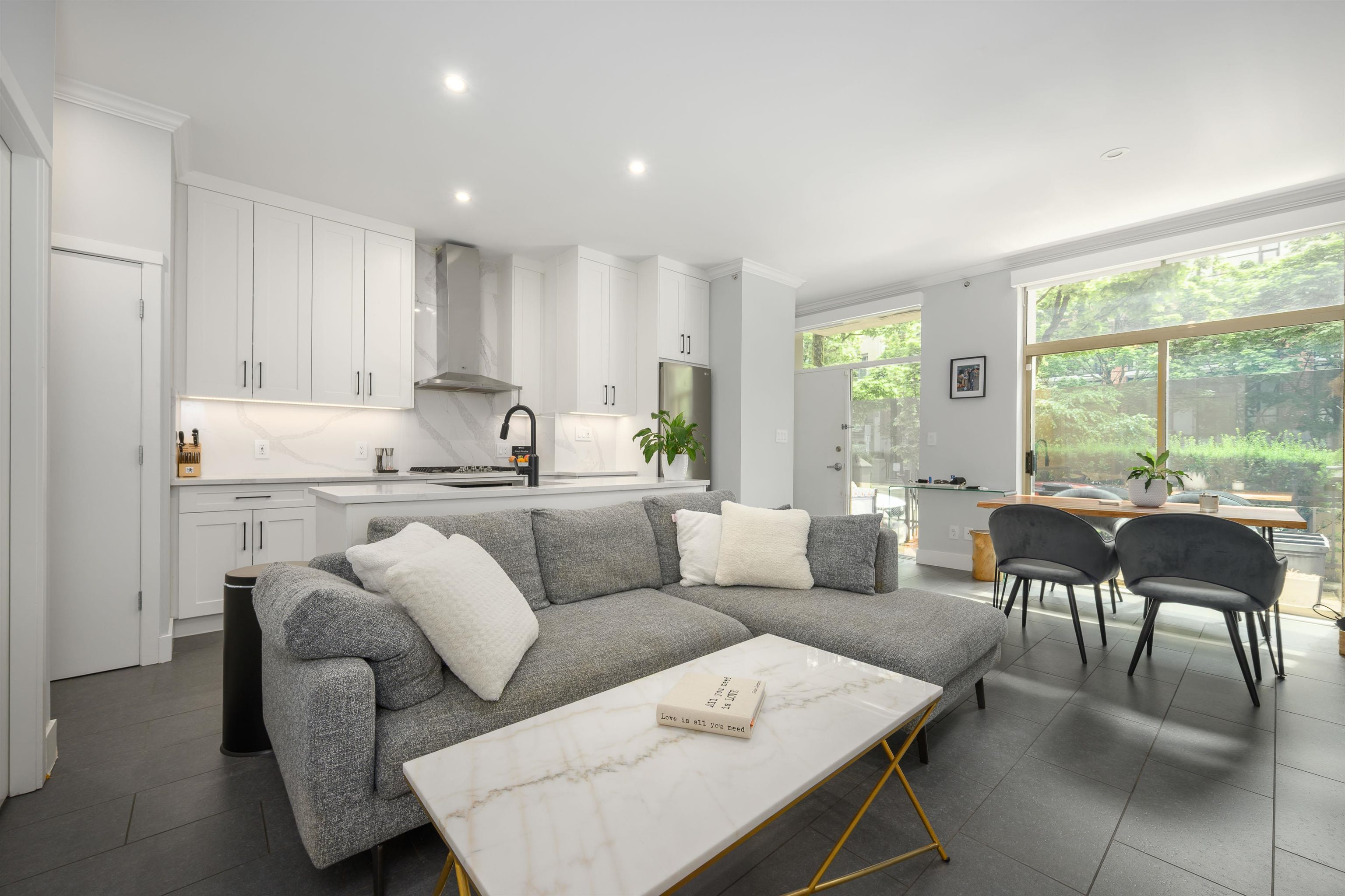 987 RICHARDS STREET, Vancouver BC V6B 3B6, R3022698, BC,