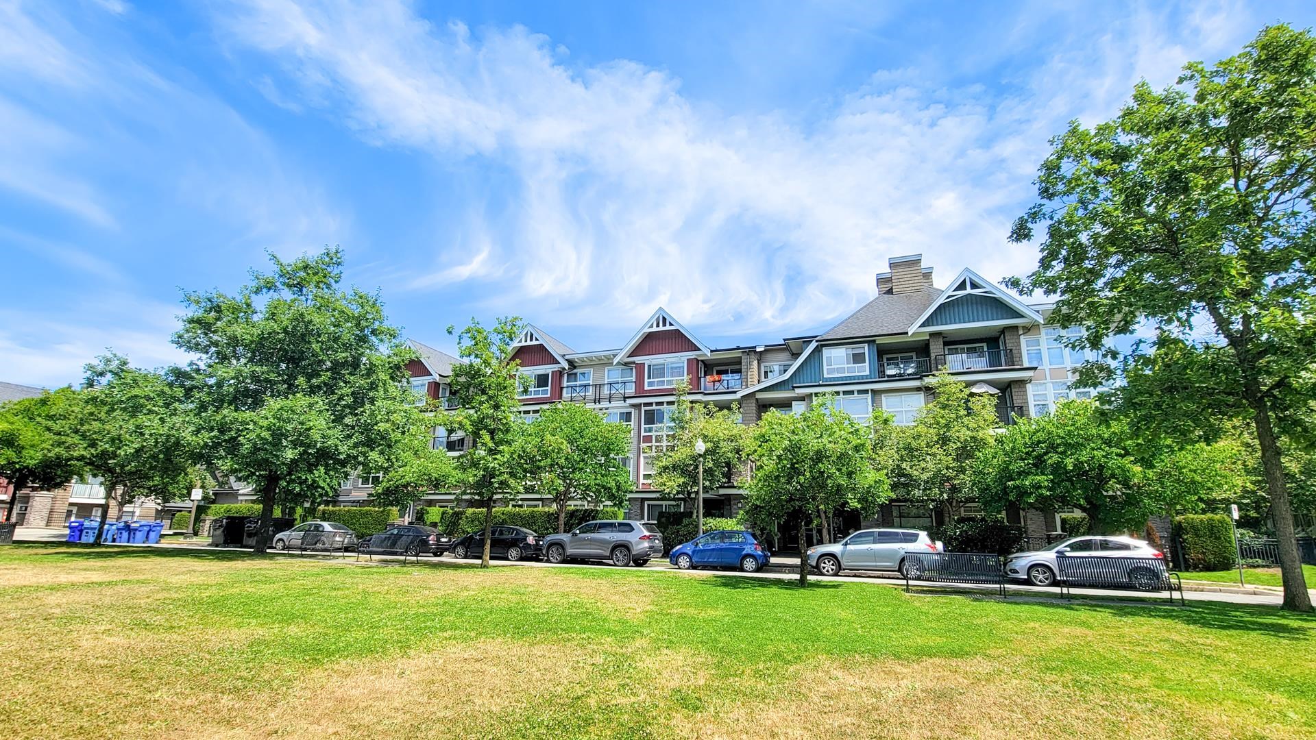212 7088 MONT ROYAL SQUARE, R3023691, BC,