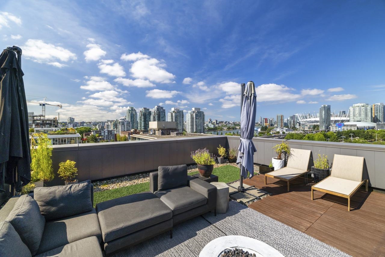 PH 901 219 GEORGIA STREET, R3023762, BC,