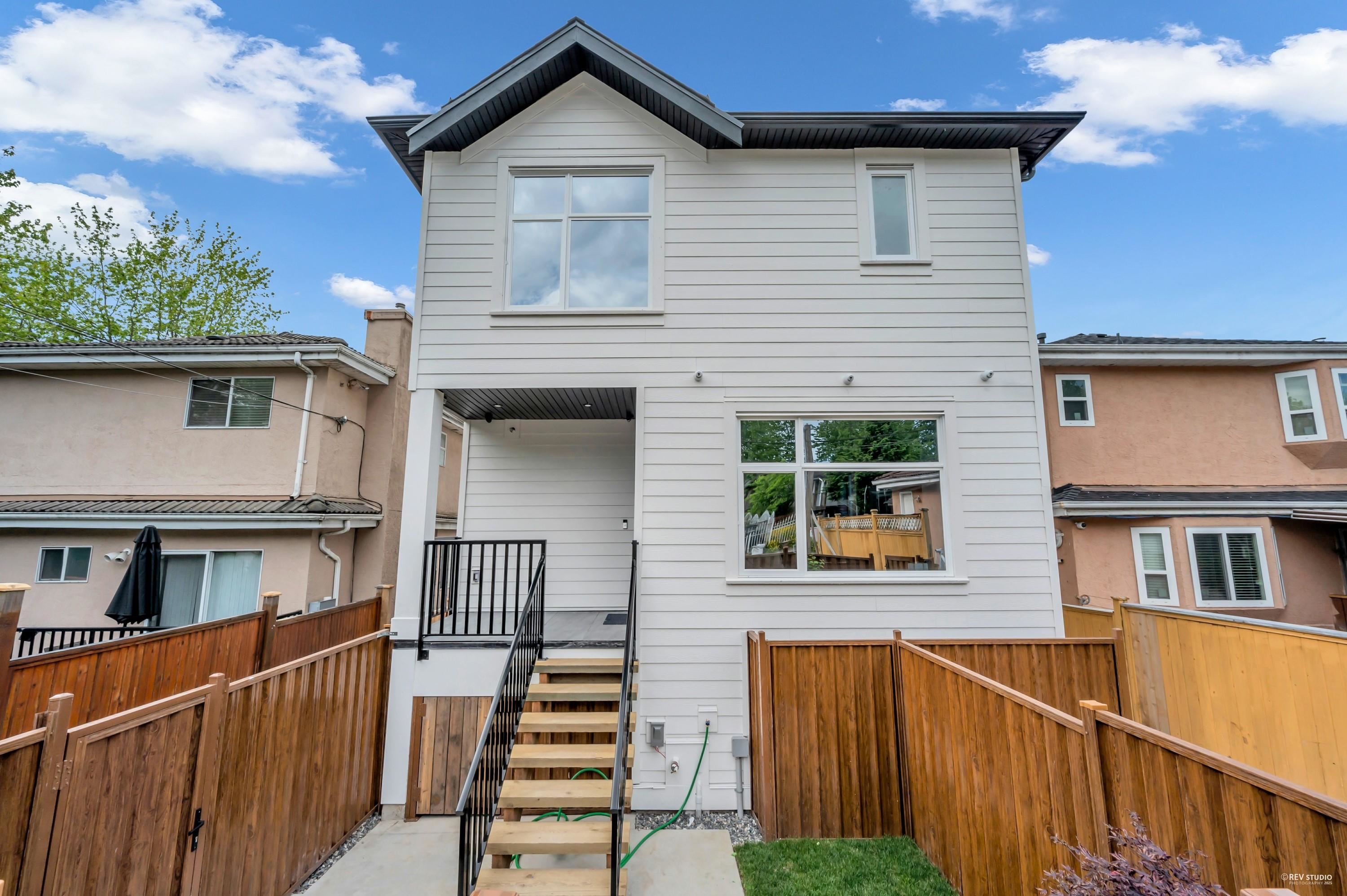 3 2512 22 AVENUE, R3024079, BC,