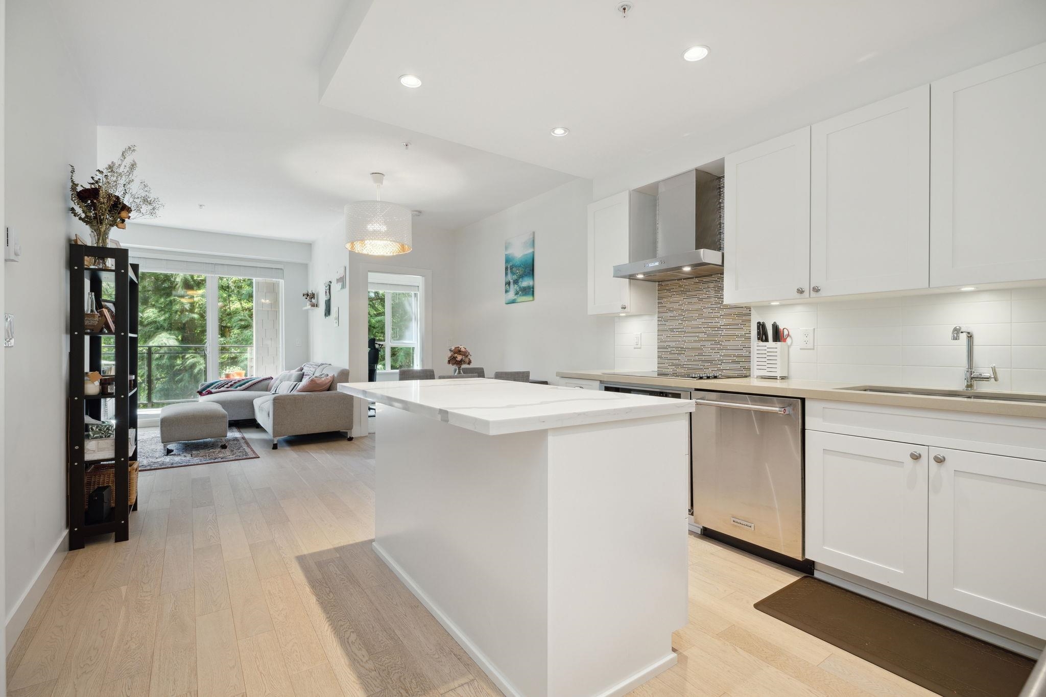 305 3399 NOEL DRIVE, R3025519, BC,