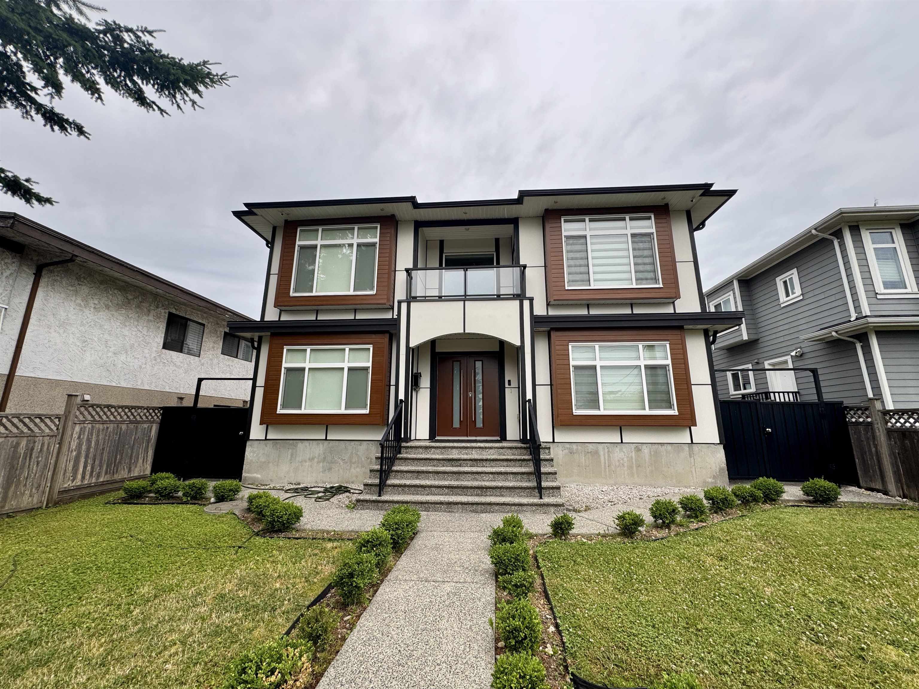 8175 10TH AVENUE, Burnaby BC V3N 2S5, R3025710, BC,