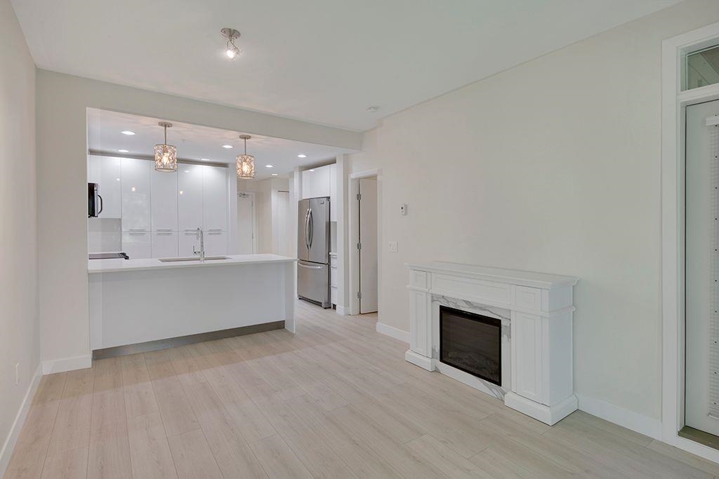 404 733 3RD STREET, R3025940, BC,