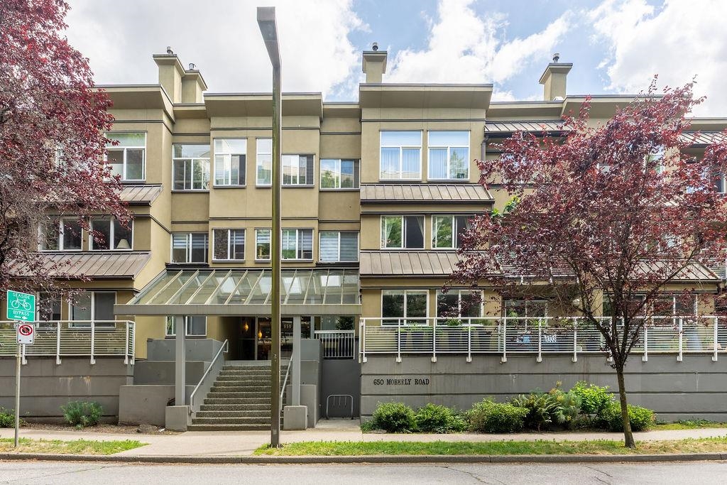 304 650 MOBERLY ROAD, R3026461, BC,