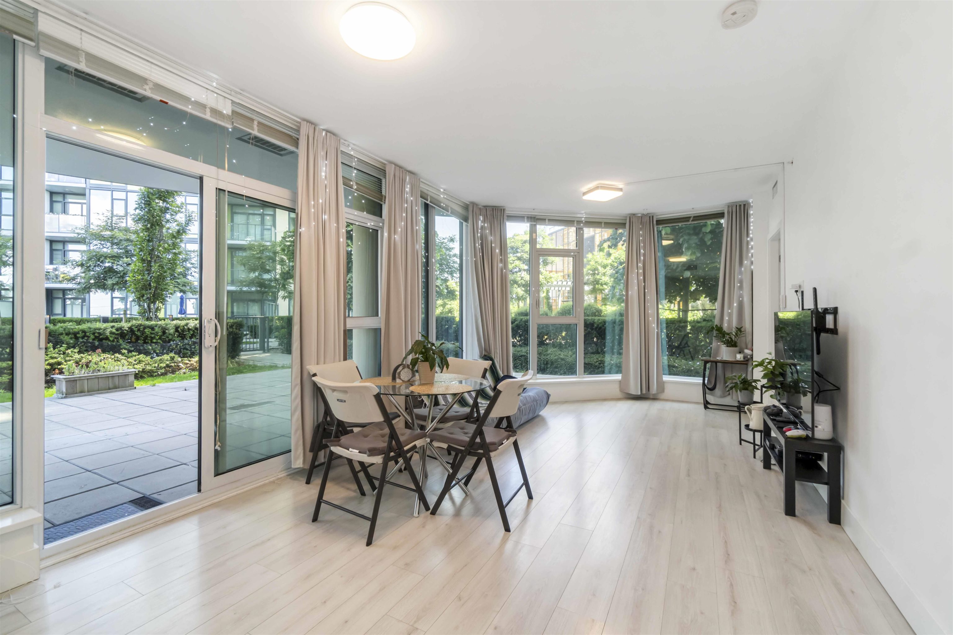 402 7388 KINGSWAY, R3027017, BC,
