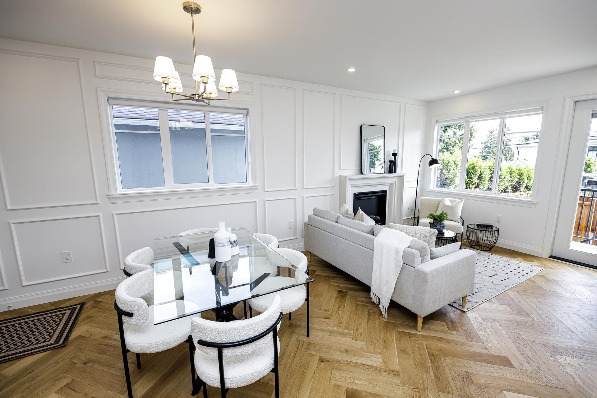 261 E 23RD STREET, North Vancouver BC V7L 3E4, R3027151, BC,